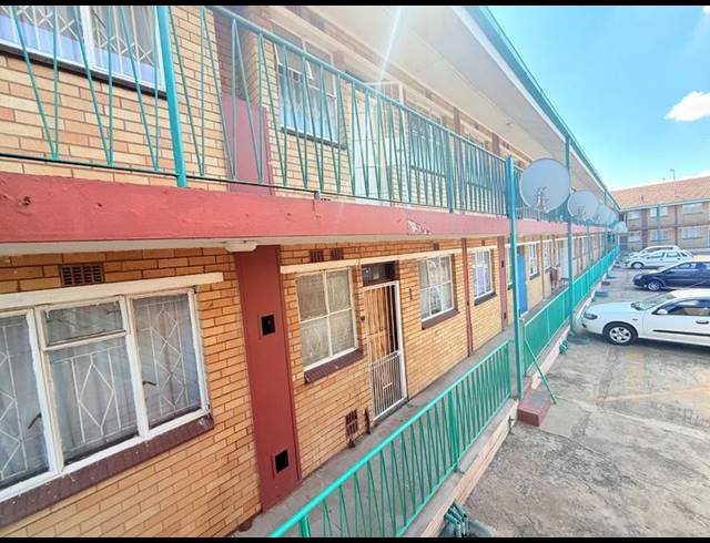 2 BEDROOM APARTMENT FOR SALE IN VANDERBIJLPARK CW 2